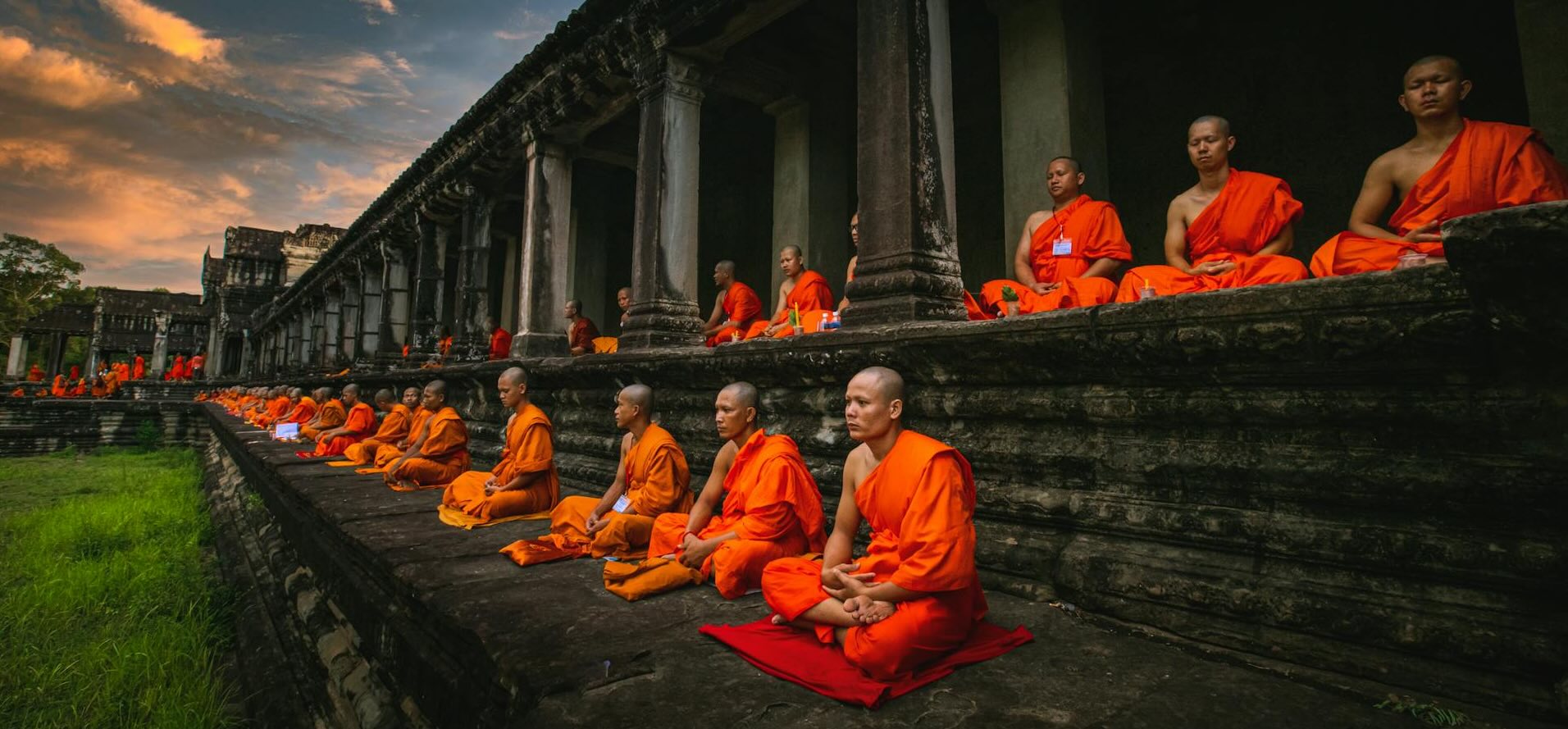 mnisi w Angkor Wat